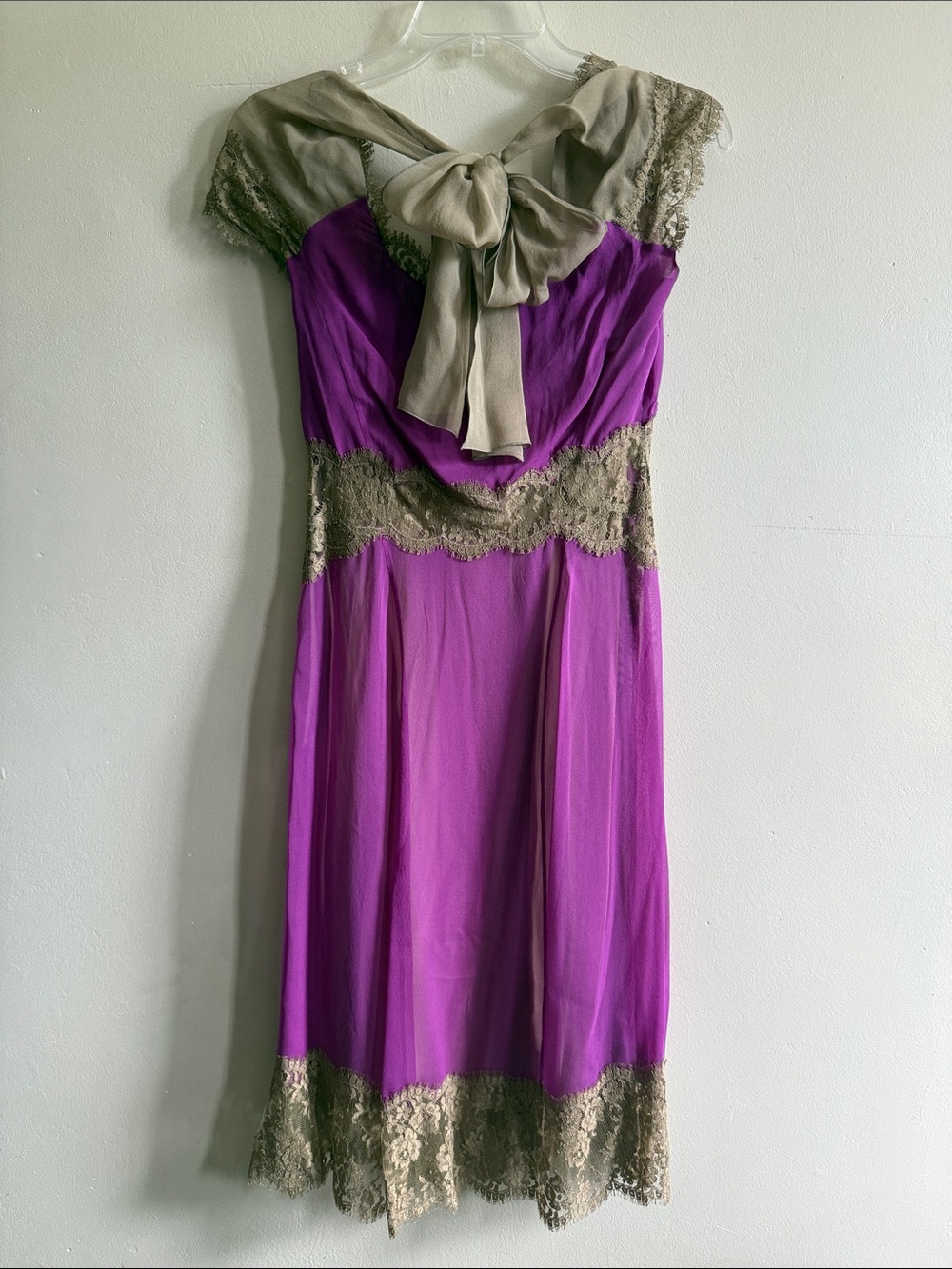 Alberta Ferretti Fuchsia silk with Neutral Lace Trim - Picture 4 of 9